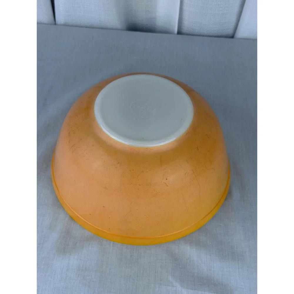 Vintage PYREX Glass Mixing Bowl #403 2-1/2 QT Citrus Orange